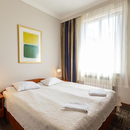 Noclegi Stadion Bed & Breakfast Warsaw Exterior photo